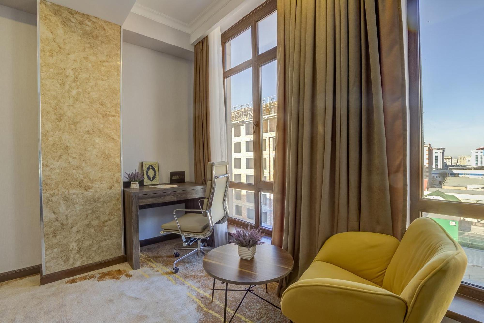 Hotel Lulu Bishkek Bagian luar foto