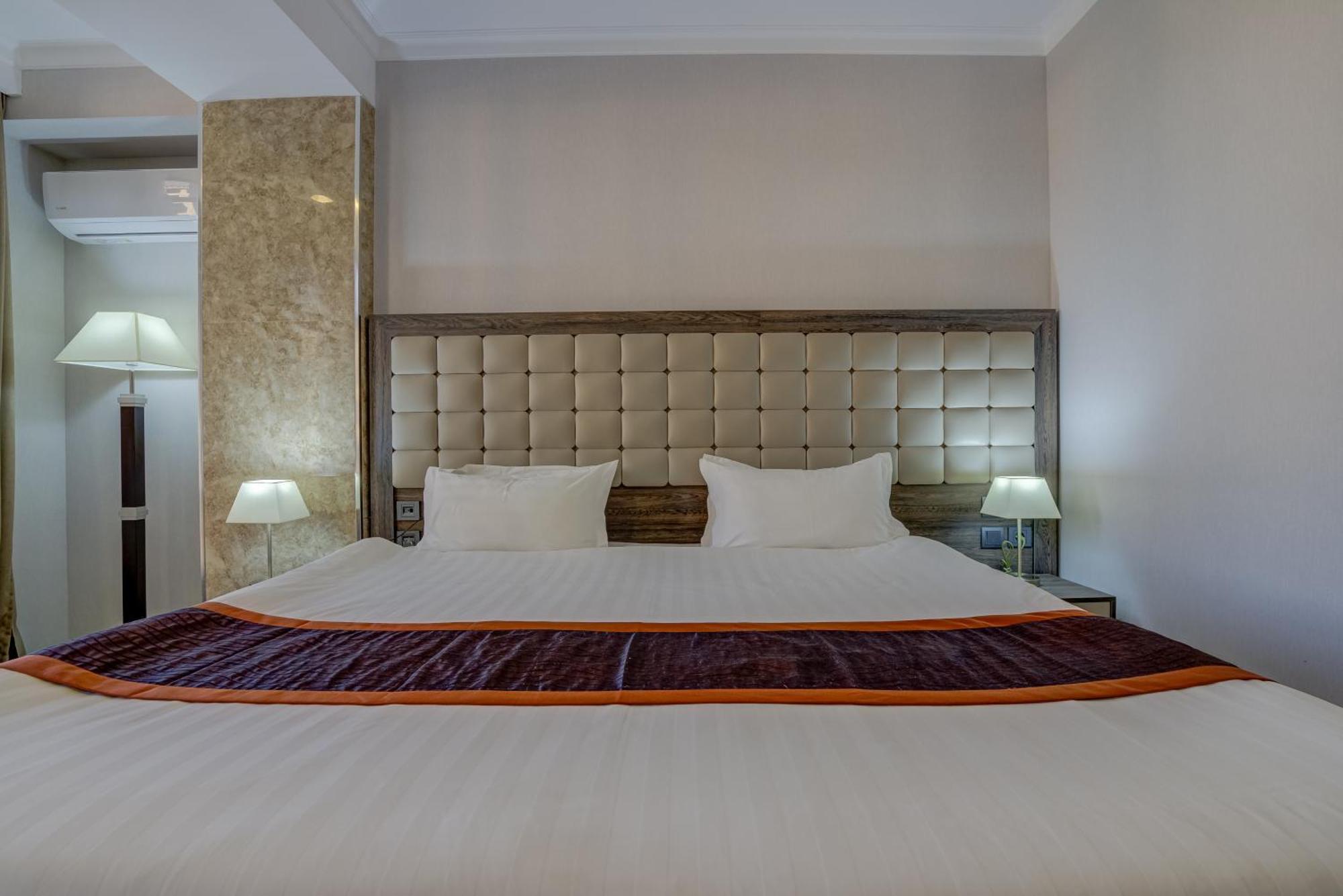 Hotel Lulu Bishkek Bagian luar foto
