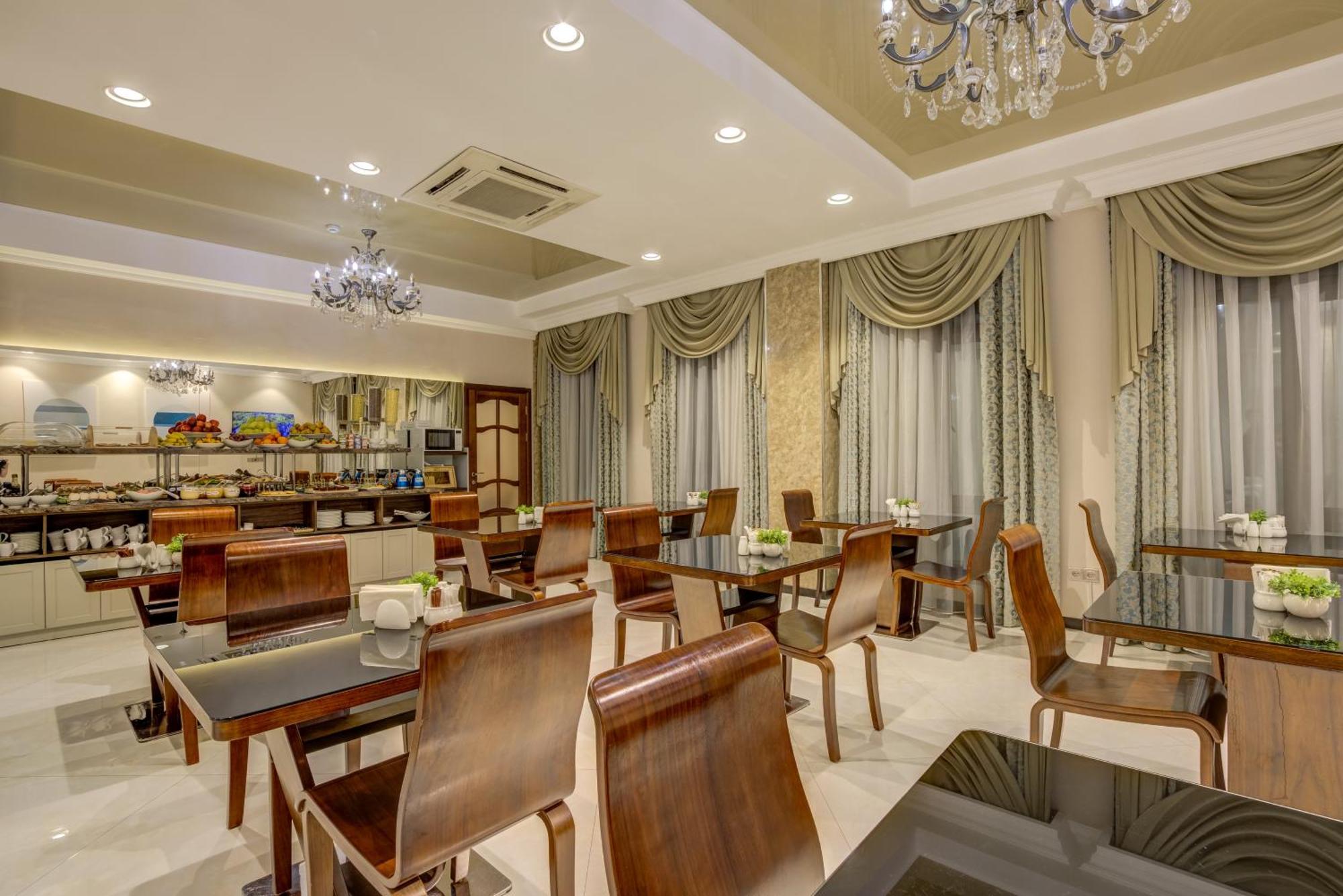 Hotel Lulu Bishkek Bagian luar foto