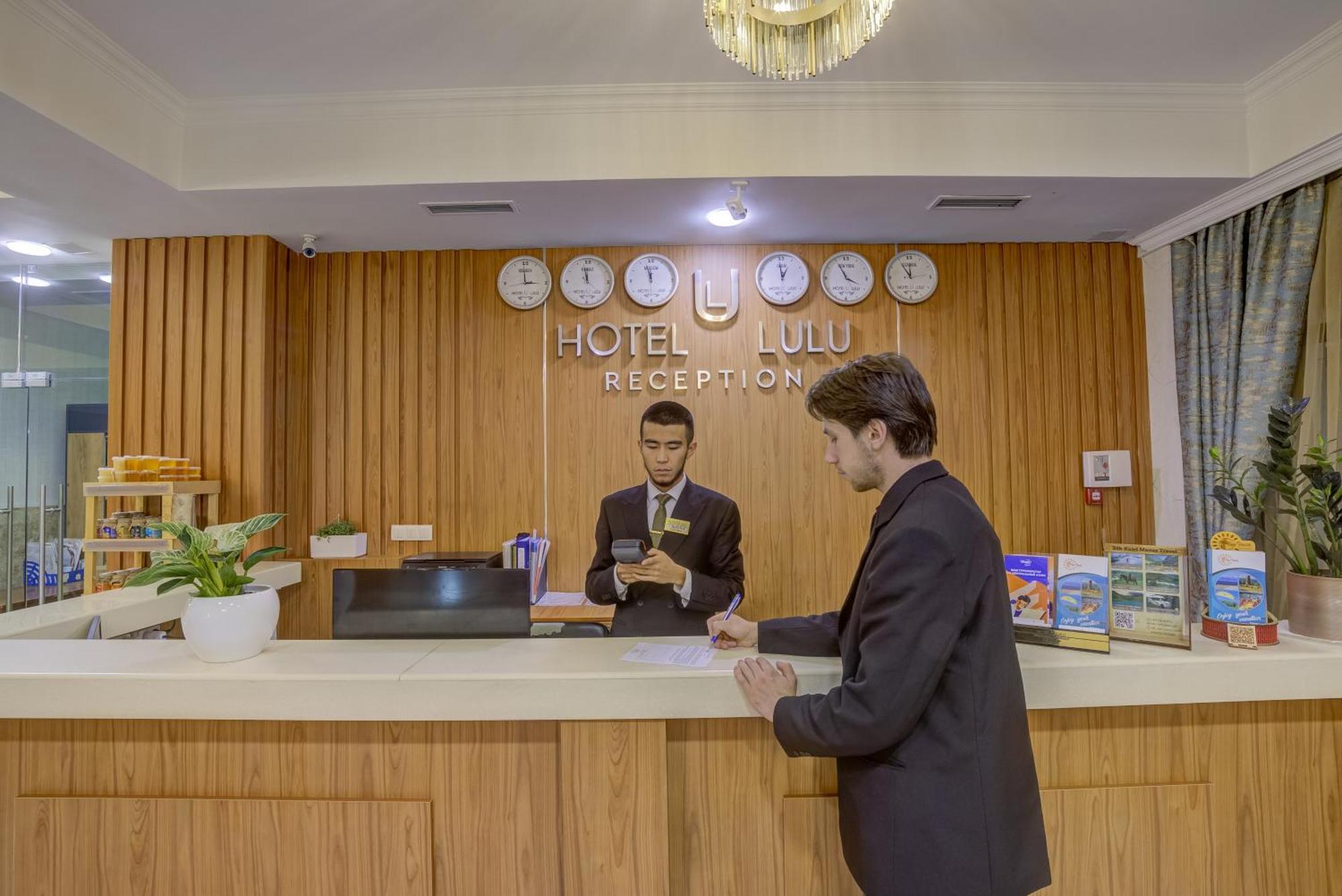Hotel Lulu Bishkek Bagian luar foto