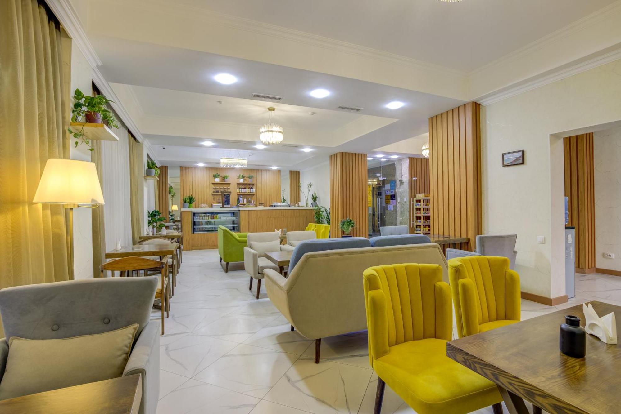 Hotel Lulu Bishkek Bagian luar foto