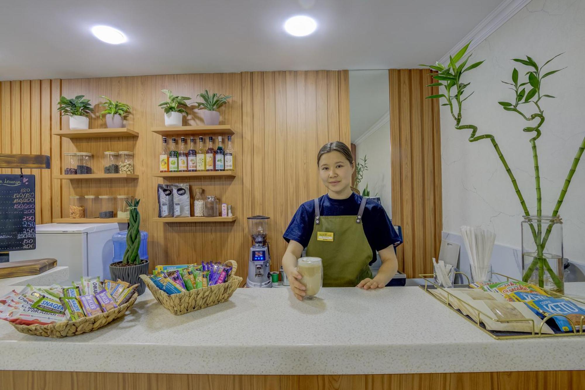 Hotel Lulu Bishkek Bagian luar foto