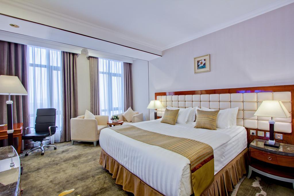 Hotel Lulu Bishkek Bagian luar foto