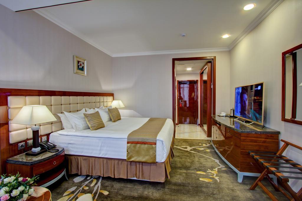 Hotel Lulu Bishkek Bagian luar foto
