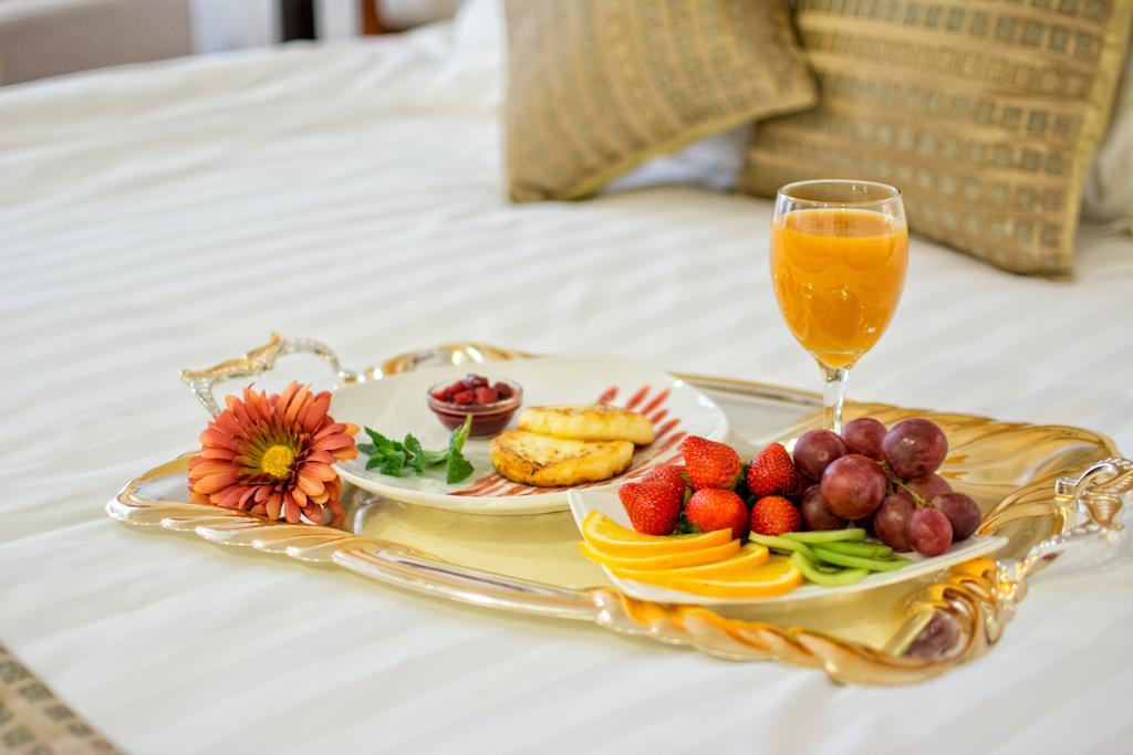 Hotel Lulu Bishkek Bagian luar foto