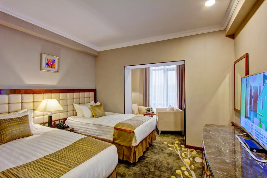Hotel Lulu Bishkek Bagian luar foto
