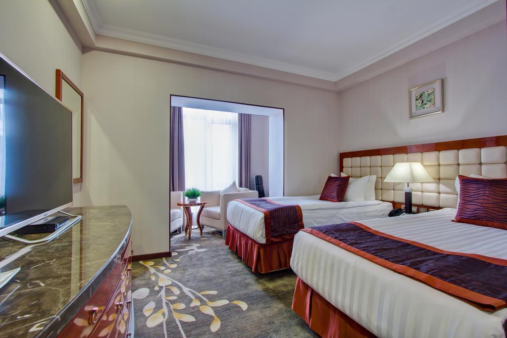 Hotel Lulu Bishkek Bagian luar foto