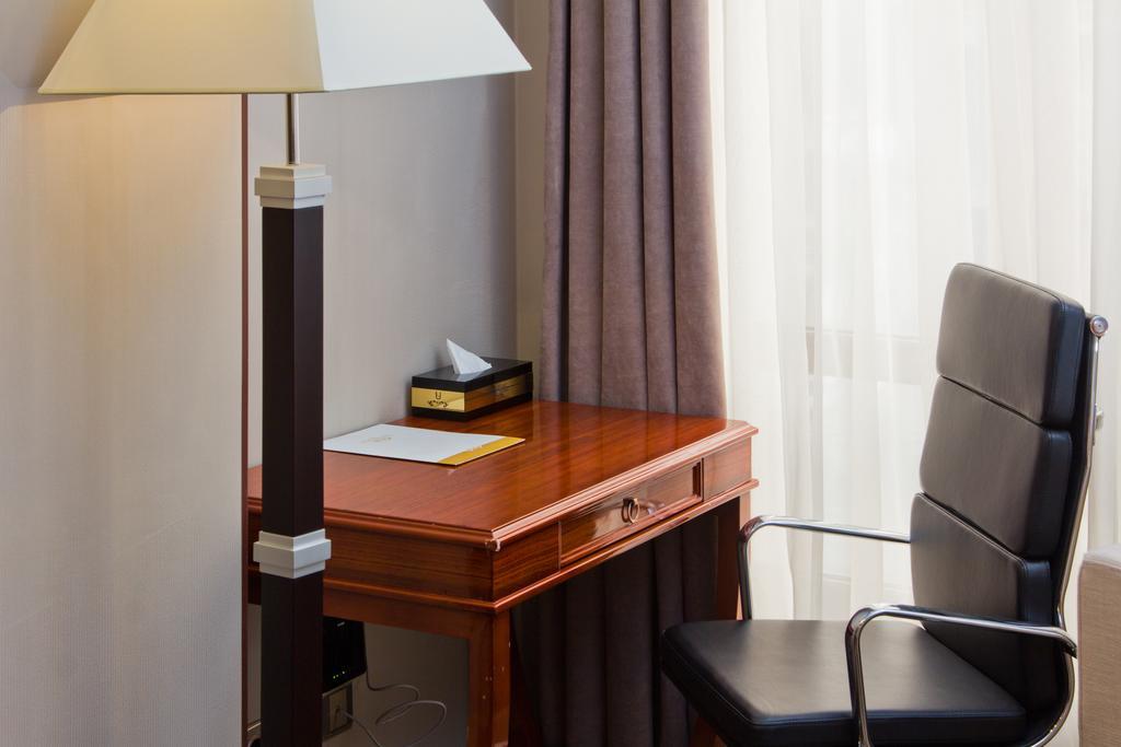 Hotel Lulu Bishkek Bagian luar foto