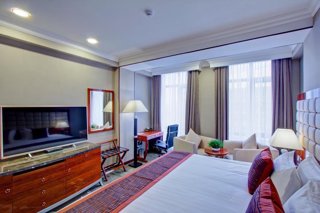 Hotel Lulu Bishkek Bagian luar foto