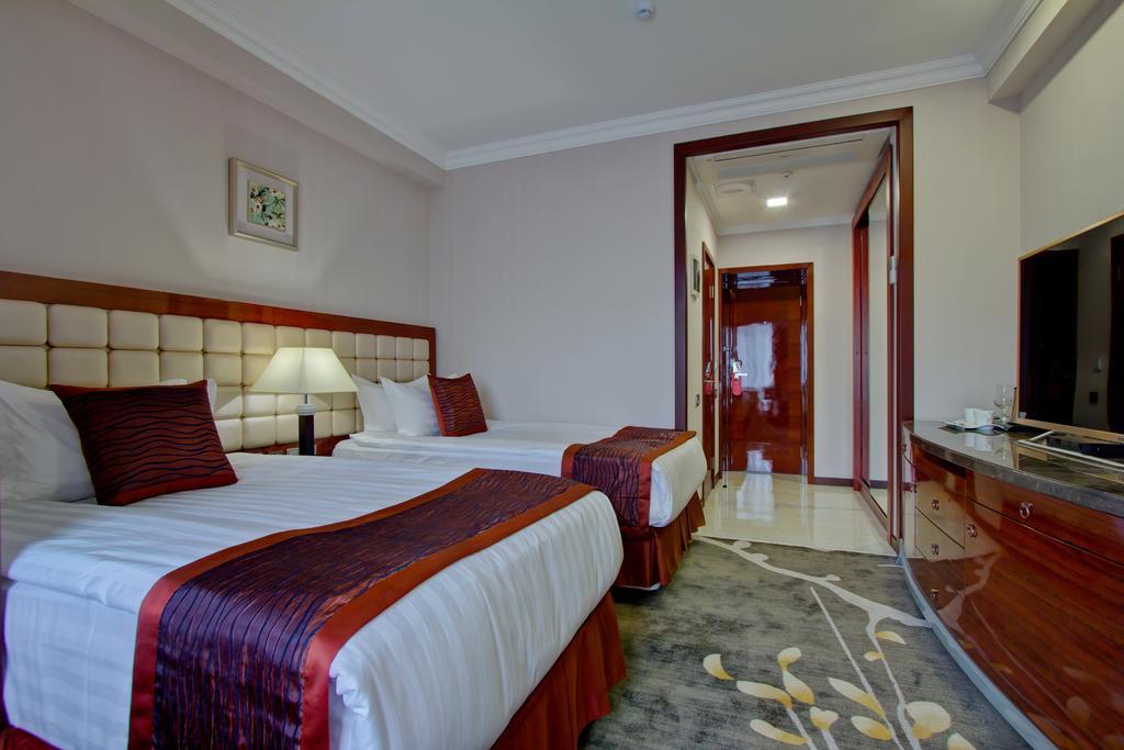Hotel Lulu Bishkek Bagian luar foto