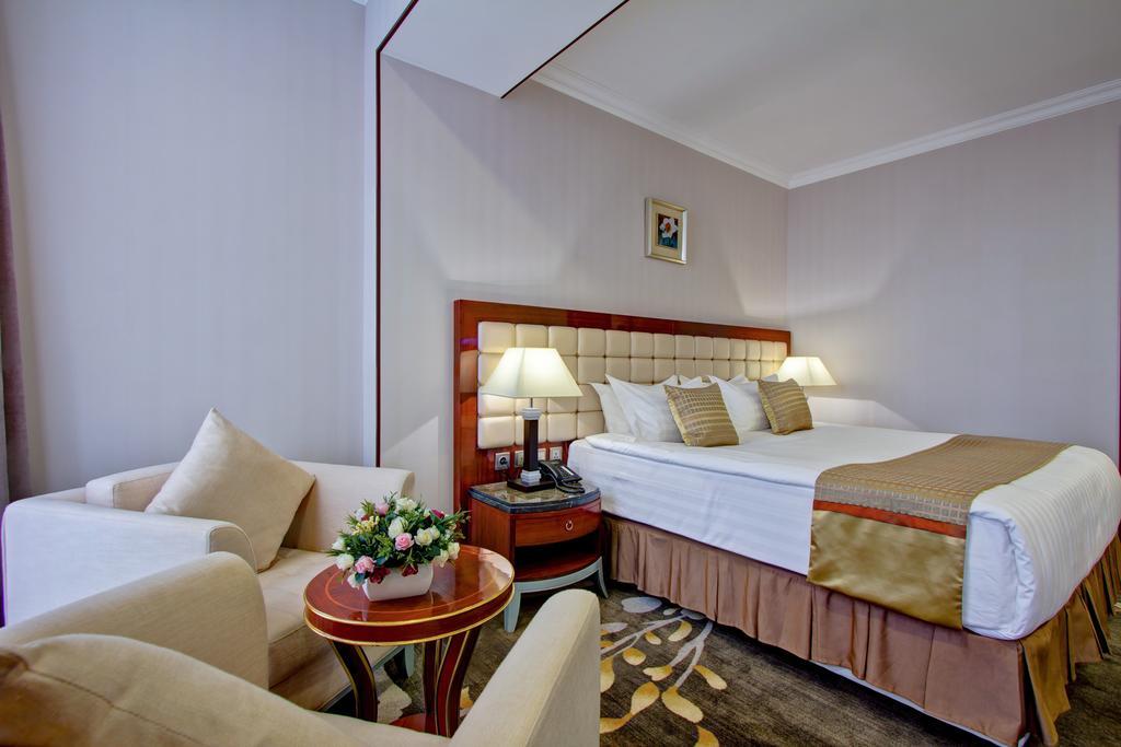 Hotel Lulu Bishkek Bagian luar foto