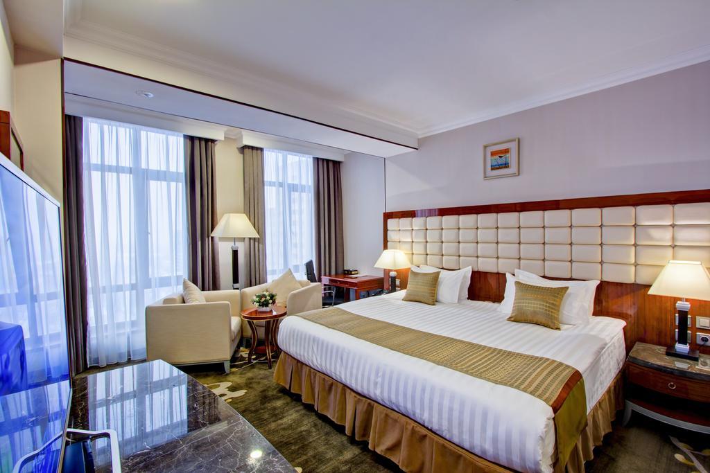 Hotel Lulu Bishkek Bagian luar foto